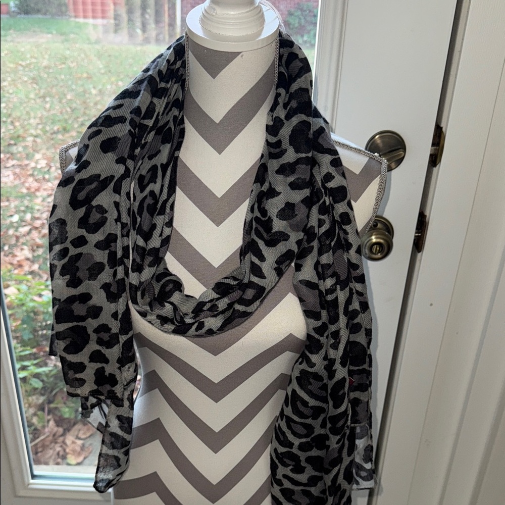 Leopard Print Scarf - Black and Gray